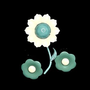 Vintage Turquoise Flower Demi